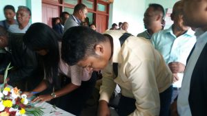 Signature du « Toky nomena » ou charte de bonne conduite pour les candidats aux législatives de la Région Itasy (25 avril 2019). 